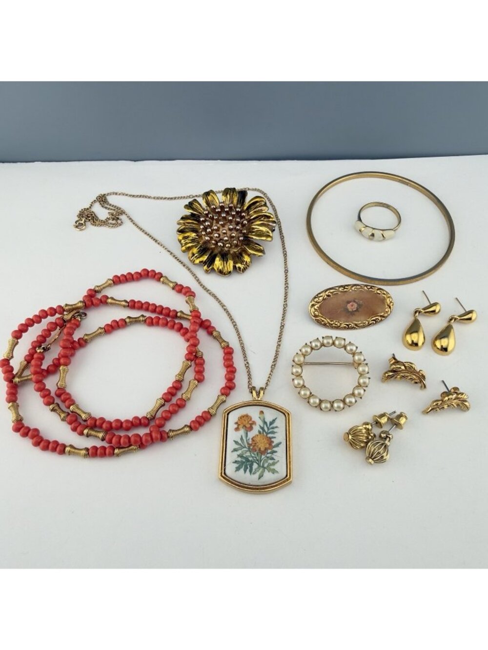 Vintage Jewelry Lot Gold Tone Monet Avon Vendome Accessocraft Necklace Brooch